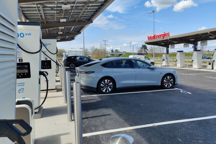 Neben Ionity haben auch Fastned und Total etliche Schnelllader errichtet.  (Foto: Friedhelm Greis/Golem.de)