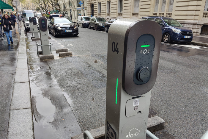 In der französischen Hauptstadt gibt es zahlreiche öffentliche Ladepunkte.  (Foto: Friedhelm Greis/Golem.de)