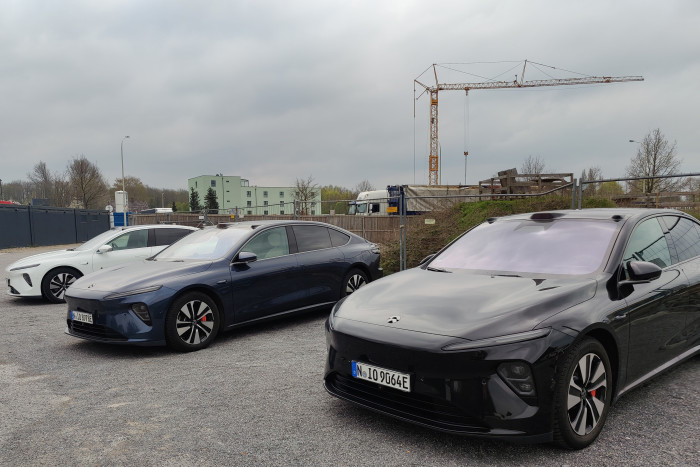 Vor der Stationen stehen mehrere Nio-Modelle.  (Foto: Friedhelm Greis/Golem.de)