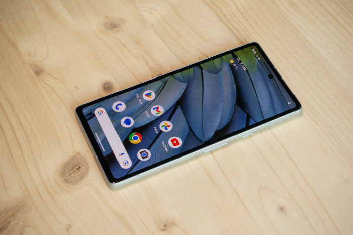 Im Inneren des Smartphones steckt Googles Tensor-G2-SoC. (Bild: Tobias K&ouml;ltzsch/Golem.de)