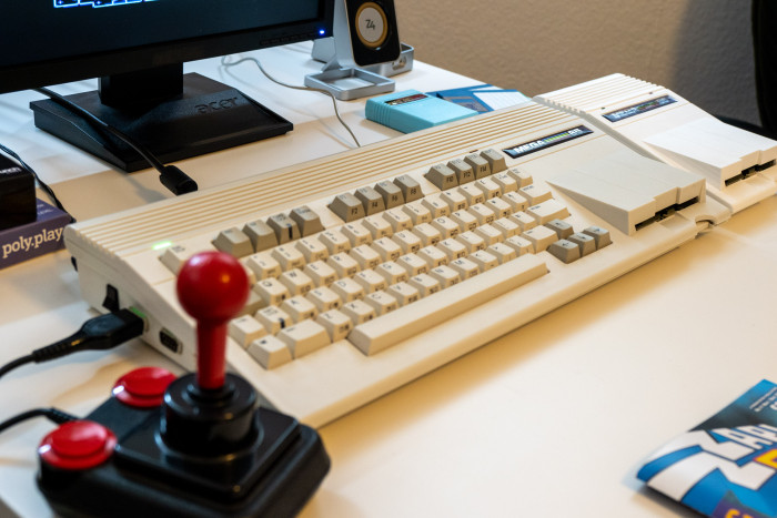 Das zweite Diskettenlaufwerk hat ein Gehäuse aus dem 3D-Drucker. (Bild: Martin Wolf/Golem.de)