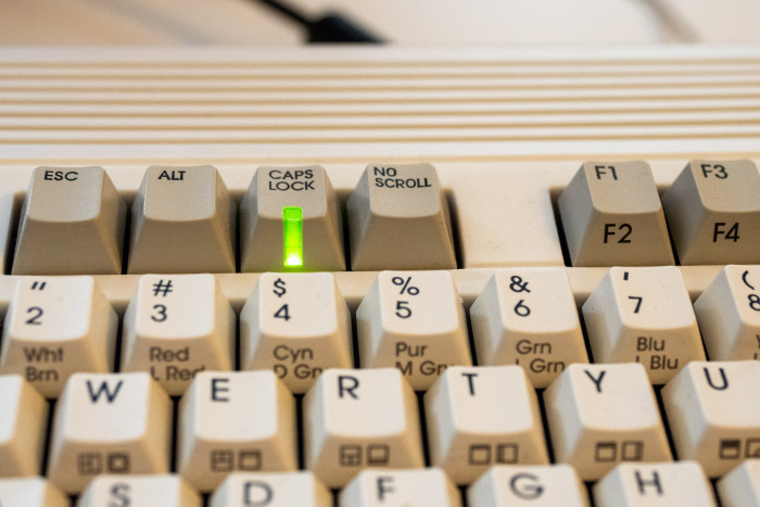 Die einst arretierbaren Tasten haben nun LEDs zur Statusanzeige. (Bild: Martin Wolf/Golem.de)