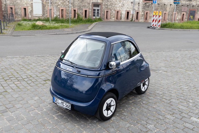 Das Fahrzeug ist sehr leicht und und hat deshalb trotz eines kleinen Akkus eine recht große Reichweite. (Bild: Werner Pluta/Golem.de)