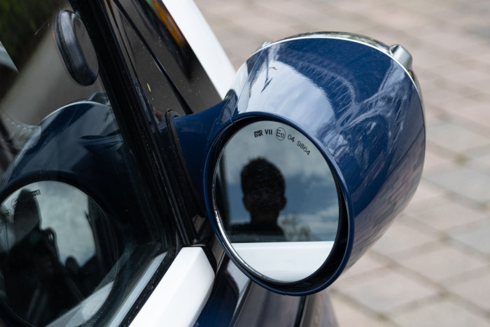 Praktisch: Die manuell einzustellenden Rückspiegel ... (Bild: Werner Pluta/Golem.de)