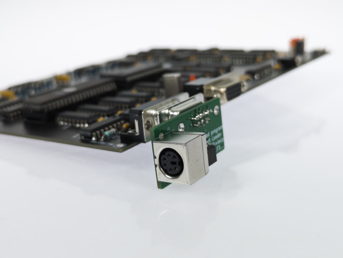 Dieses wird einfach an den Controller-Anschluss des Gigatron TTL gesteckt. (Bild: Tobias Költzsch/Golem.de)