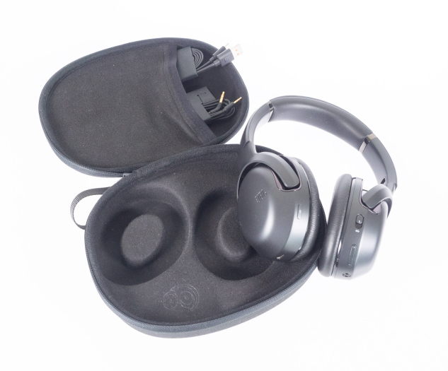 Das Zubehör zum Tour One M2 lässt sich in der Transporttasche verstauen. (Bild:Nina Völkel/Golem.de)