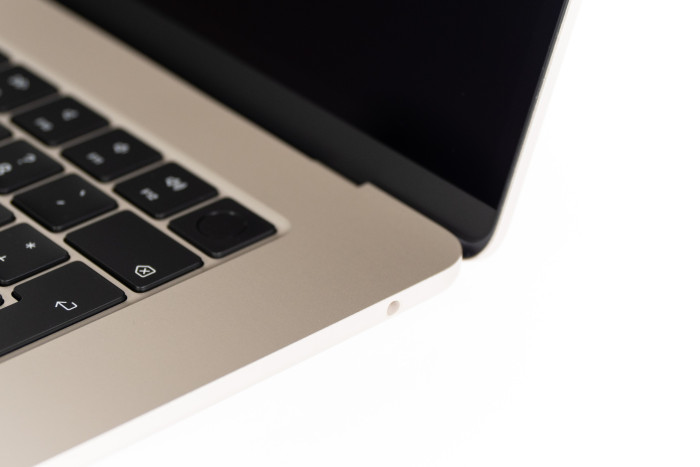 Rechts ist nur eine 3,5-mm-Klinke zu finden. (Bild: Martin Wolf/Golem.de)