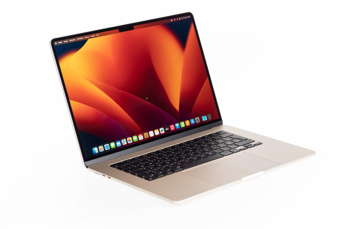Das Macbook Air 15 hat ein tolles Display und die längste Akkulaufzeit