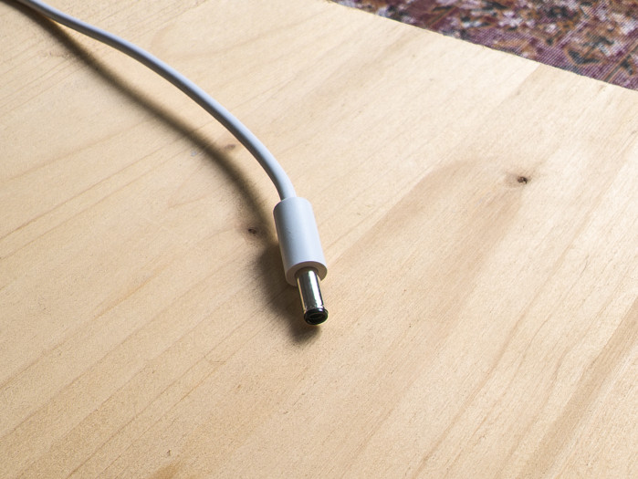 Unverständlich, dass die Docking-Station nicht über ein USB-Kabel mit Strom versorgt wird. (Bild: Tobias Költzsch/Golem.de)