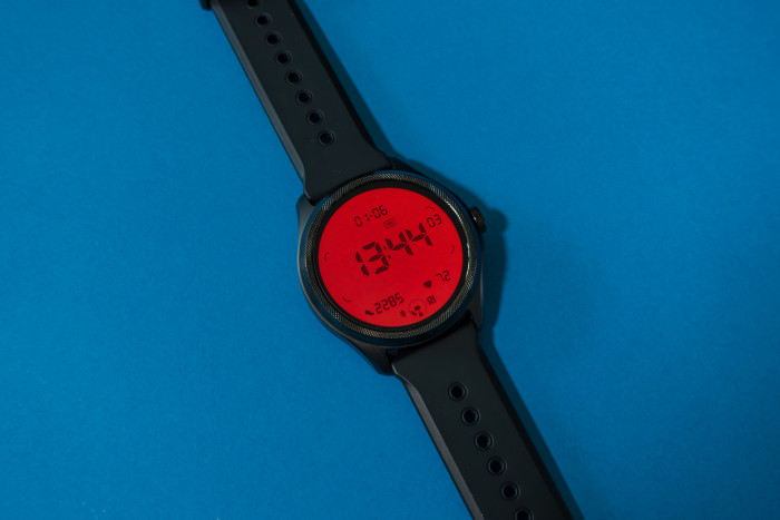 ... und darüber ein Flüssigkristalldisplay mit Hintergrundbeleuchtung. (Bild: Tobias Költzsch/Golem.de)