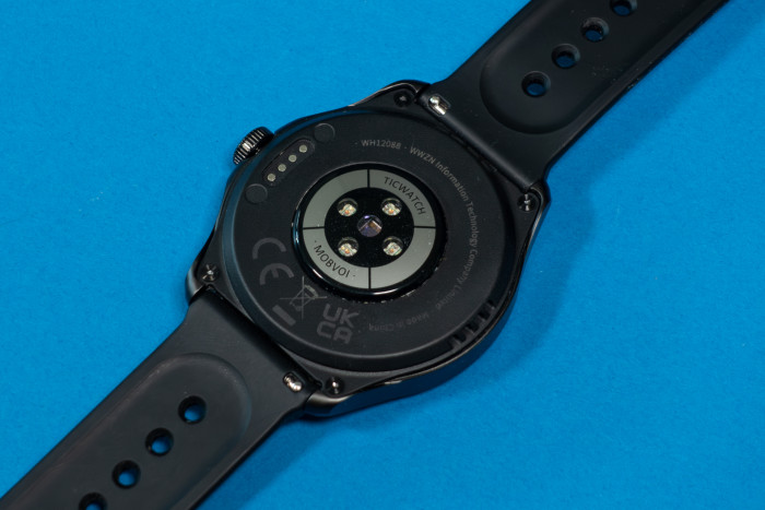 Die Uhr kann eine Reihe von Körpermesswerten aufzeichnen. (Bild: Tobias Költzsch/Golem.de)