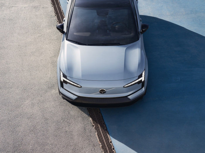 Die Frontscheinwerfer sollen laut Volvo Thors Hammer nachempfunden sein.(Foto: Volvo) 