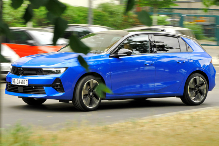 Mit dem Opel Astra Electric bringt der Rüsselsheimer Autohersteller erstmals einen vollelektrischen Kompaktwagen auf den Markt. (Foto: Martin Wolf/Golem.de)