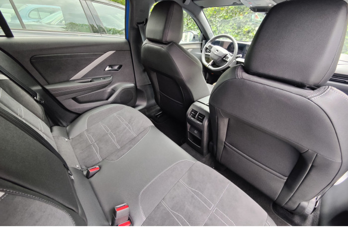 Der Radstand ist mit 2,68 m nicht besonders groß, so dass es für die Passagiere im Fond eng werden könnte. (Foto: Martin Wolf/Golem.de)