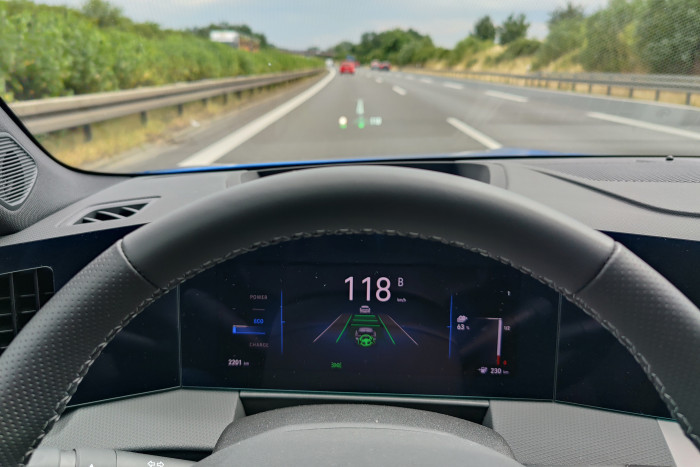 Die Fahrassistenzsysteme funktionieren im Astra gut. (Foto: Friedhelm Greis/Golem.de) 