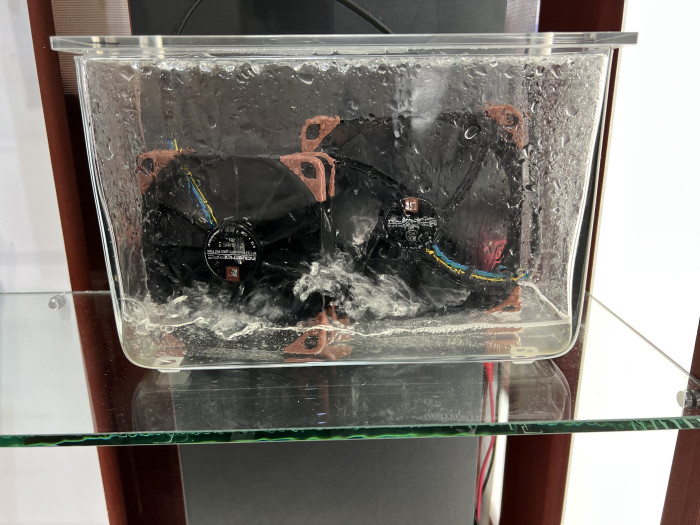 Noctuas Industrial-Fans sind mit entsprechender IP-Zertifizierung auch f&uuml;r den Einsatz in feuchten Umgebungen geeignet. (Bild: Martin B&ouml;ckmann/Golem.de)