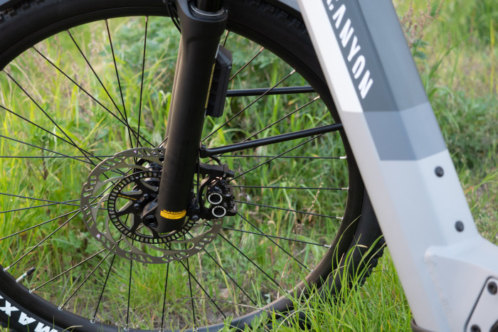 Das ABS-System hilft bei starkem Bremsen am Vorderrad. (Bild: Martin Wolf/Golem.de)