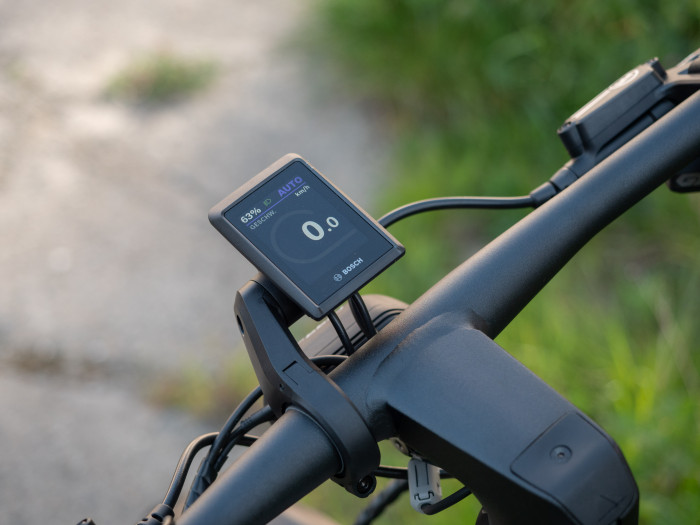 Der Fahrradcomputer ist mit dem Smartphone vernetzt, kann aber auch allein genutzt werden. (Bild: Martin Wolf/Golem.de)