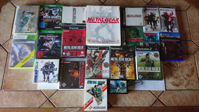 Auf diesem Foto ist ein Gro&szlig;teil der Metal-Gear-Familie abgebildet. Es fehlen nur ein paar Sammlungen, in denen mehrere Teile vereint sind, sowie das NES-exklusive Snake's Revenge, das zu den schw&auml;chsten Titeln z&auml;hlt und auch nicht von Hideo Kojima stammt. (Foto: Medienagentur Plassma)