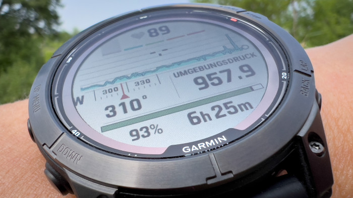 Bei Aktivitäten kann die Fenix 7X Pro auch grafische Elemente darstellen. (Foto: Steinlechner/Golem.de)