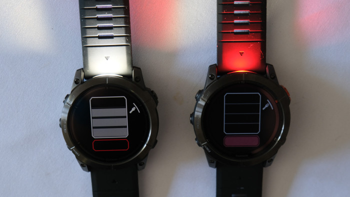 Beide Sportuhren haben die gleichen Taschenlampenfunktionen. (Foto: Steinlechner/Golem.de)