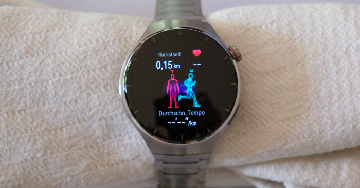 Beim Laufen können wir gegen einen virtuellen Kontrahenten antreten. (Bild: Steinlechner/Golem.de)