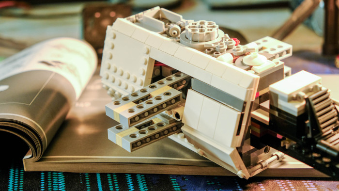 Aufbau des Lego Star Wars X-Wing Starfighter 75355 (Bild: Oliver Nickel/Golem.de)