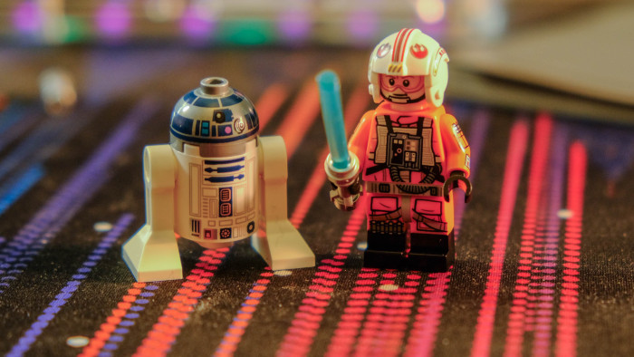 Aufbau des Lego Star Wars X-Wing Starfighter 75355 (Bild: Oliver Nickel/Golem.de)