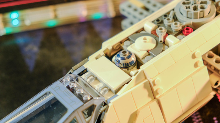 Aufbau des Lego Star Wars X-Wing Starfighter 75355 (Bild: Oliver Nickel/Golem.de)