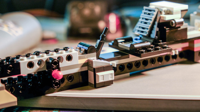 Aufbau des Lego Star Wars X-Wing Starfighter 75355 (Bild: Oliver Nickel/Golem.de)