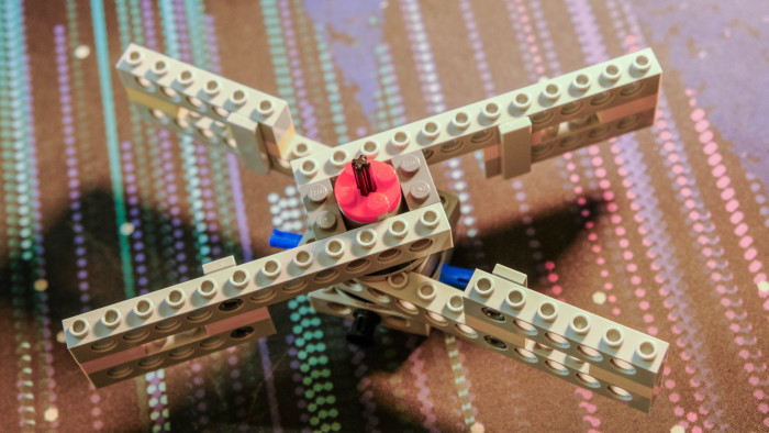 Aufbau des Lego Star Wars X-Wing Starfighter 75355 (Bild: Oliver Nickel/Golem.de)