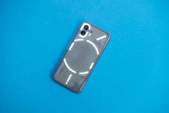 Die LED-Elemente hat Nothing weiter unterteilt, au&szlig;erdem gibt es mehr Beleuchtungszonen. (Bild: Tobias K&ouml;ltzsch/Golem.de)