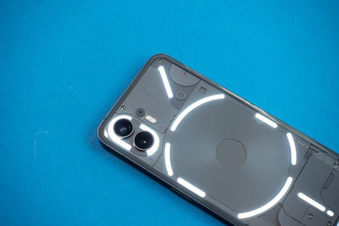 Die Leuchtelemente des Phone (2) (Bild: Tobias K&ouml;ltzsch/Golem.de)