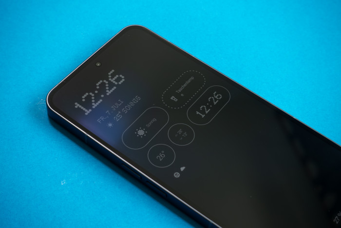 Auf dem Sperrbildschirm von Nothing OS k&ouml;nnen Widgets abgelegt werden. (Bild: Tobias K&ouml;ltzsch/Golem.de)