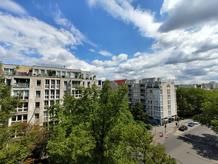 Der Bildeindruck bei der Superweitwinkelkamera ist sehr &auml;hnlich. (Bild: Tobias K&ouml;ltzsch/Golem.de)