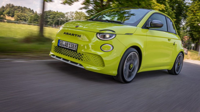 Der Abarth 500e (Bild: Dino Eisele)
