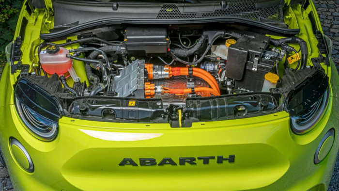 Blick unter die Haube (Bild: Dino Eisele)