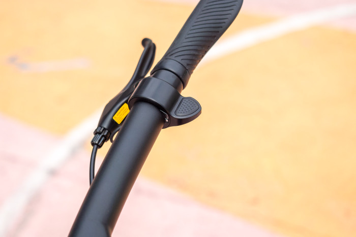 Rechts gibt es neben der Bremse noch einen Schubhebel für die Schiebehilfe. (Bild: Martin Wolf/Golem.de)