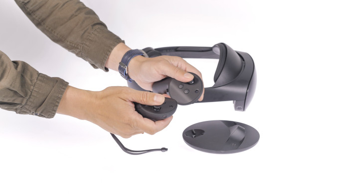 Die Controller sind kompakt und liegen gut in der Hand. (Bild: Martin Wolf/Golem.de)