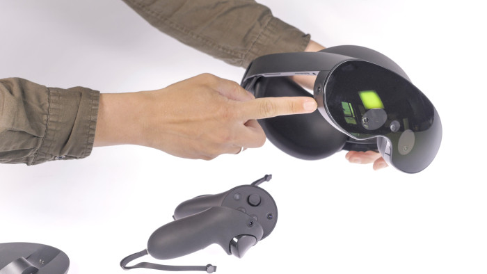 ... ebenso wie das Headset. (Bild: Martin Wolf/Golem.de)