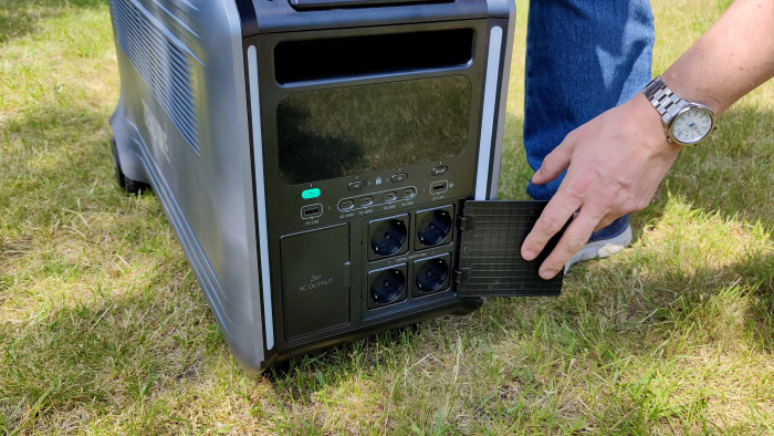 Auch die Ausgänge an der Front sind gut geschützt. (Bild: Martin Wolf/Golem.de)