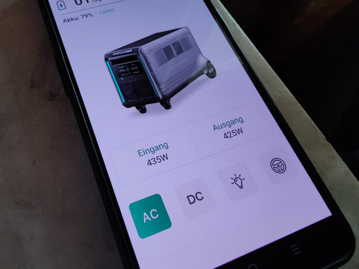 Wenn alles gut läuft, bekommt die Anlage mehr Strom, als sie liefert. (Bild: Martin Wolf/Golem.de)