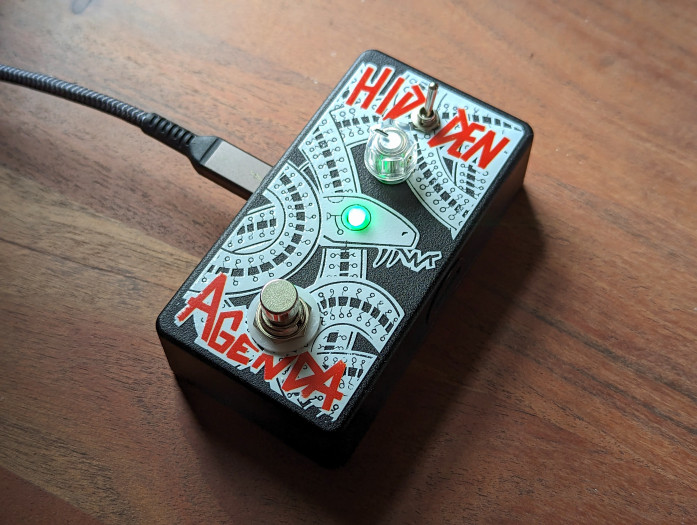 Das Hidden Agenda sieht auch auf den zweiten Blick aus wie ein Gitarren-Effektpedal. (Bild: Guy Dupont)
