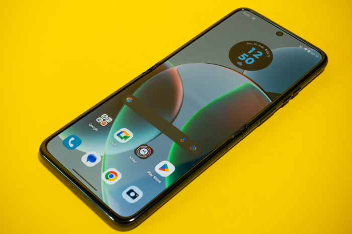 Der Falz ist verhältnismäßig unauffällig. (Bild: Tobias Költzsch/Golem.de)