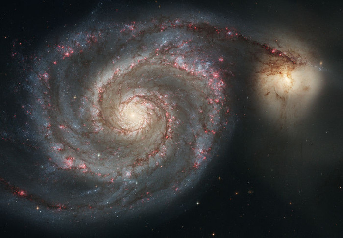 Hubble-Bild der Whirlpool-Galaxie (Spiralgalaxie M51, NGC 5194), einer klassischen Spiralgalaxie im Sternbild Canes Venatici, und ihres Begleiters NGC 5195. (Hubble-Weltraumteleskop/NASA/ESA)