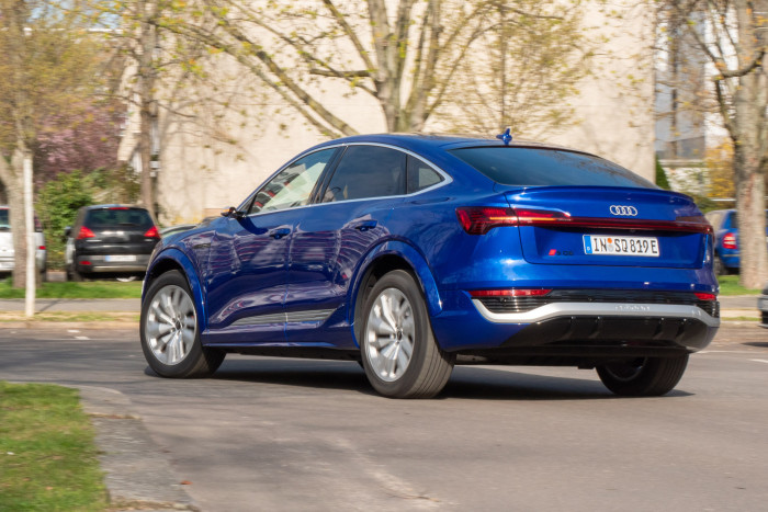 In der S-Version beschleunigt der neue Q8 E-Tron mit drei Motoren in 4,5 Sekunden von null auf 100 km/h. (Foto: Martin Wolf/Golem.de) 