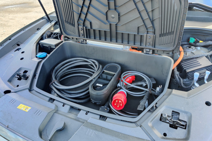 Weitere 62 Liter Stauraum befinden sich im sogenannten Frunk. Dort lässt sich gut ein Ladekabel unterbringen. (Foto: Friedhelm Greis/Golem.de) 