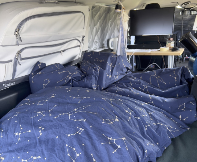 Passende Bettwäsche für ein Astrocamp durfte natürlich nicht fehlen. (Bild: Mario Keller)