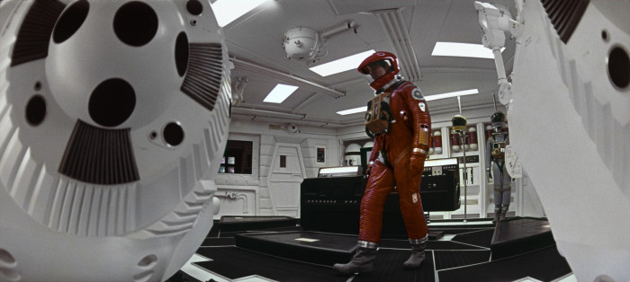 Die charakteristischen Raumanzüge wurden von Hans-Kurt Lange entworfen, der zuvor bei der Nasa mit Wernher von Braun zusammengearbeitet hat. (Bild: Reuters Marketplace - MPTV - Pictures)