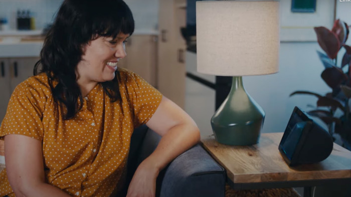 Richtig chatten mit Alexa, so wie mit einem Menschen - das will Amazon durch ein Upgrade des zugrundeliegenden Sprachmodells erreichen. (Bild: Amazon)